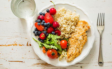 Plate with protein, fruits, vegetables and grains